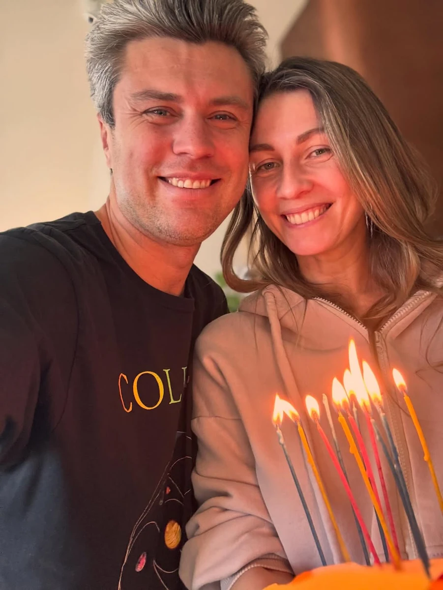 Євген Хмара попозував з дружиною на своє 38-річчя