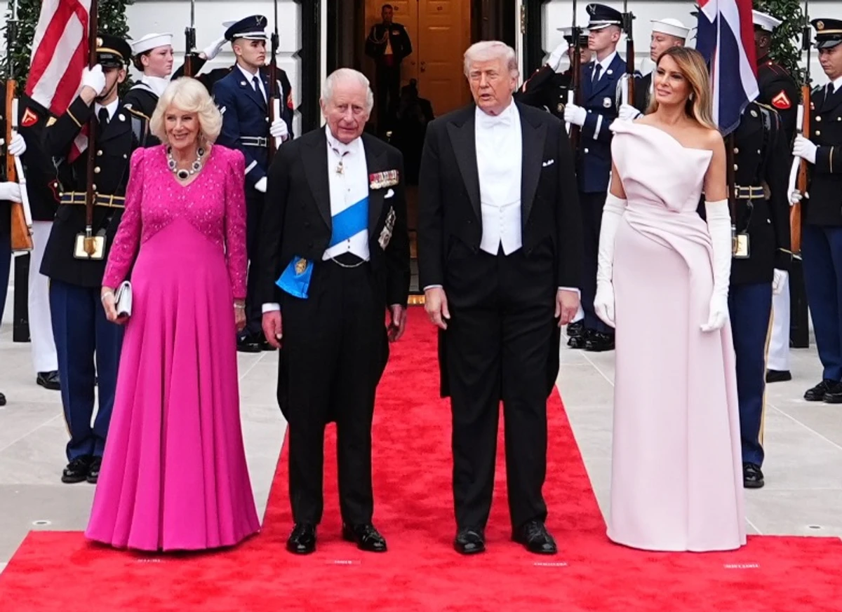 Королева Камілла у вінтажному кольє і Меланія Трамп у рожевому максі у Білому домі