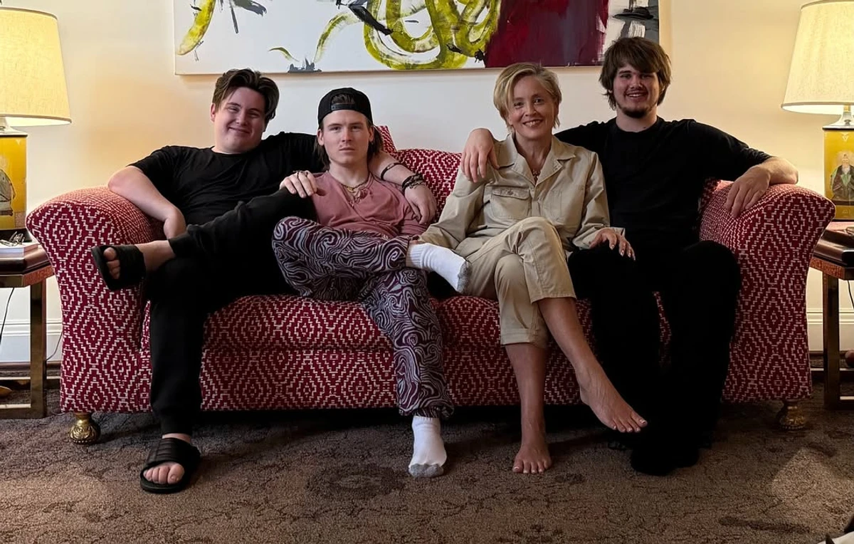 Шерон Стоун зі своїми синами