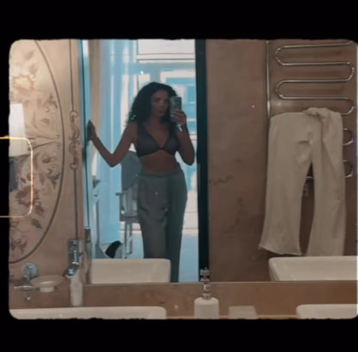 Настя Каменських показалася у спідньому