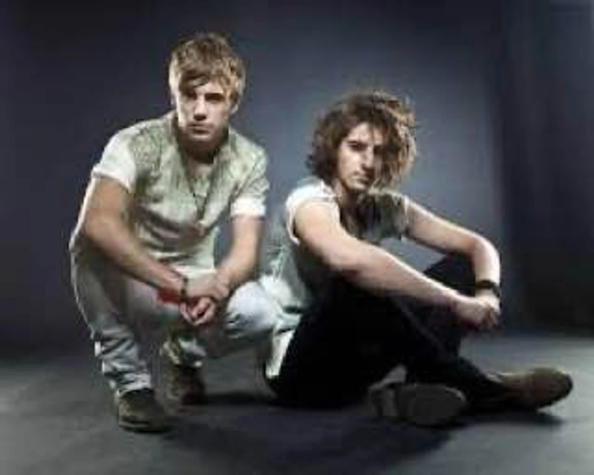 Пам'ятаєте такий дует? До речі, обидва співаки носили скіні