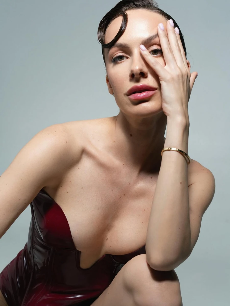 Христина Горняк у латексному боді наробила фото