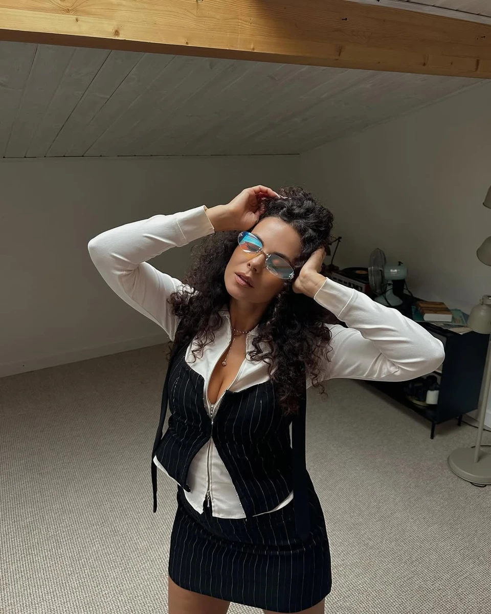 Каменських у міні і сорочці