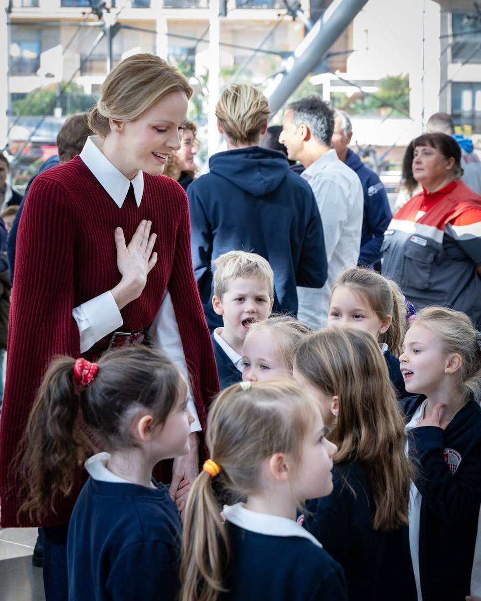 Княгиня Шарлін показалася з першокласниками