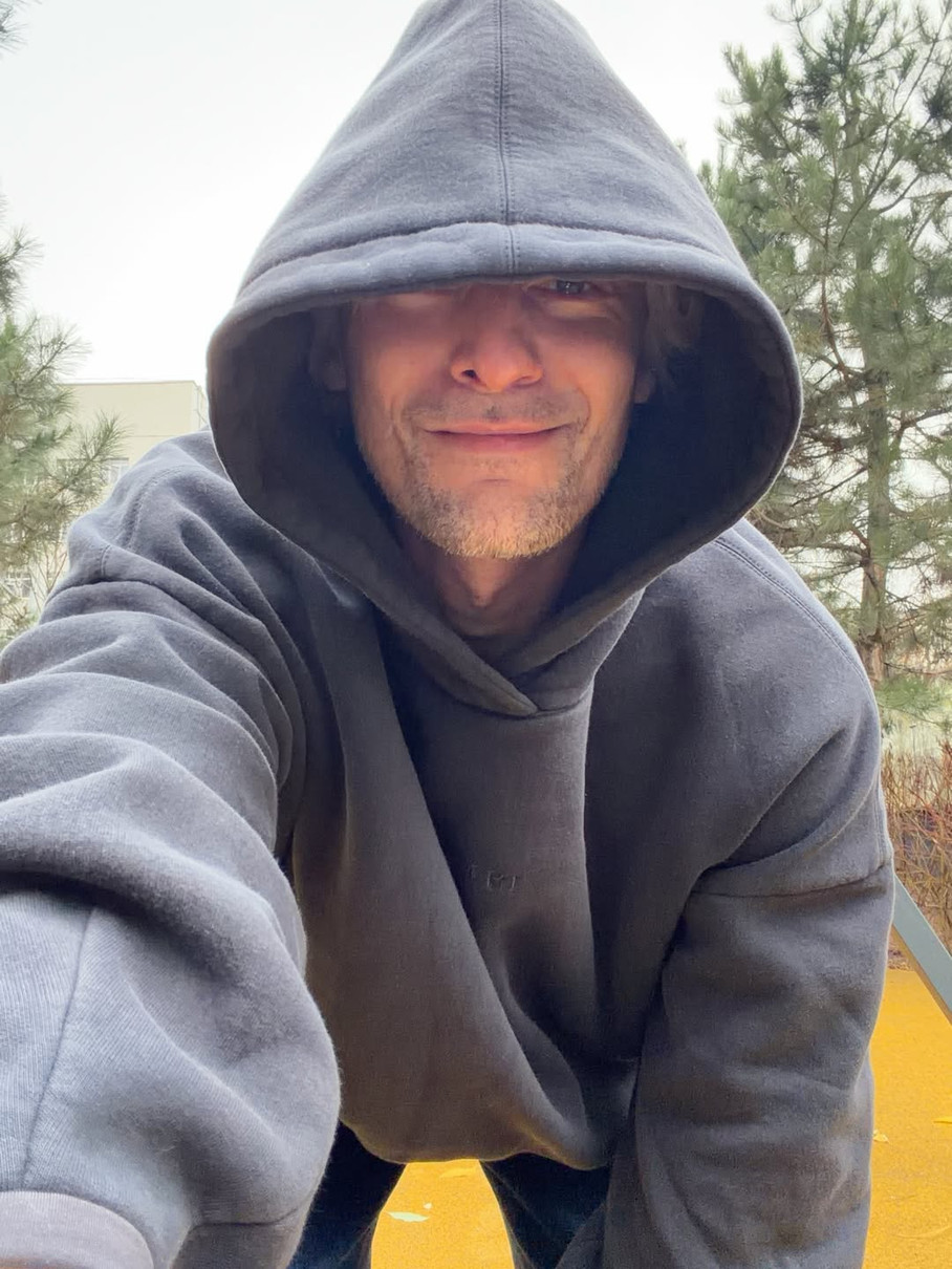 Алан Бадоєв показався з голим торсом