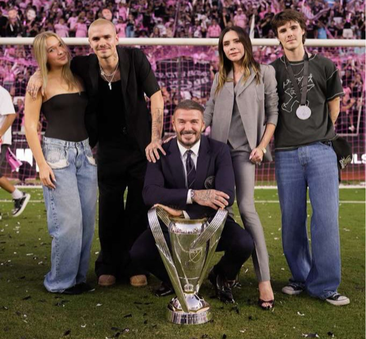 Старший син Бекхемів розповів про тривогу у житті зі своїми батьками