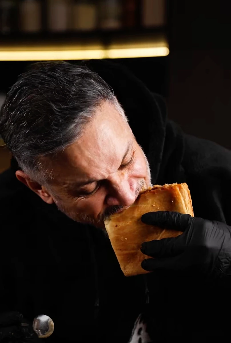 Ектор Хіменес-Браво поділився запашним рецептом слойок з фаршу