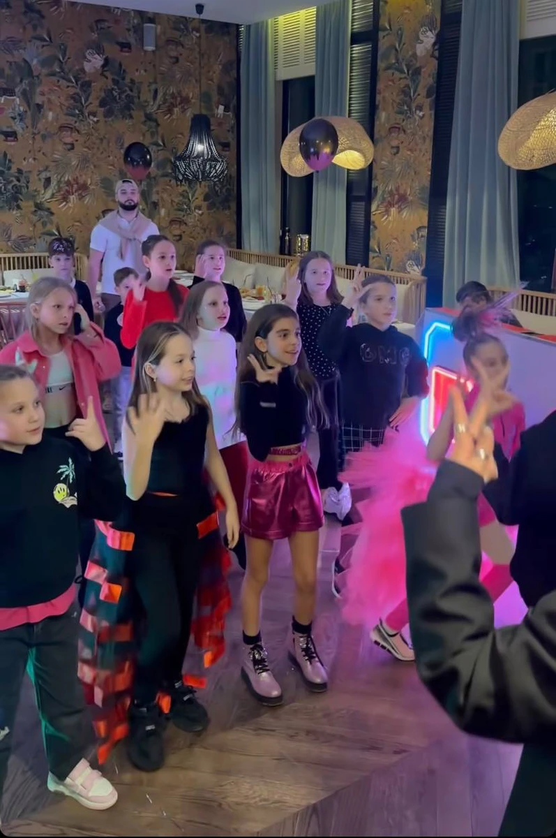 Саті влаштували справжню вечірку :)