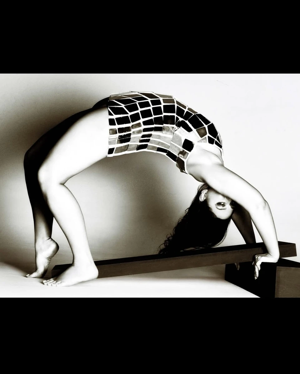 Ешлі Грем попозувала для глянцю