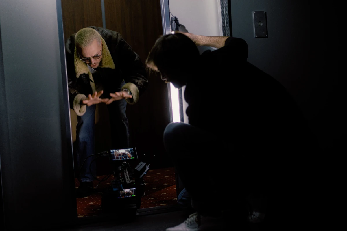 Женя Галич у ліфті представив новий трек