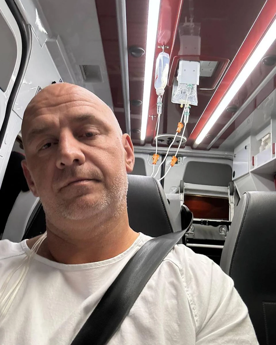 У коментарях хтось бажає Потапу одужання, а хтось лає його за російську мову, якою він написав про госпіталізацію 