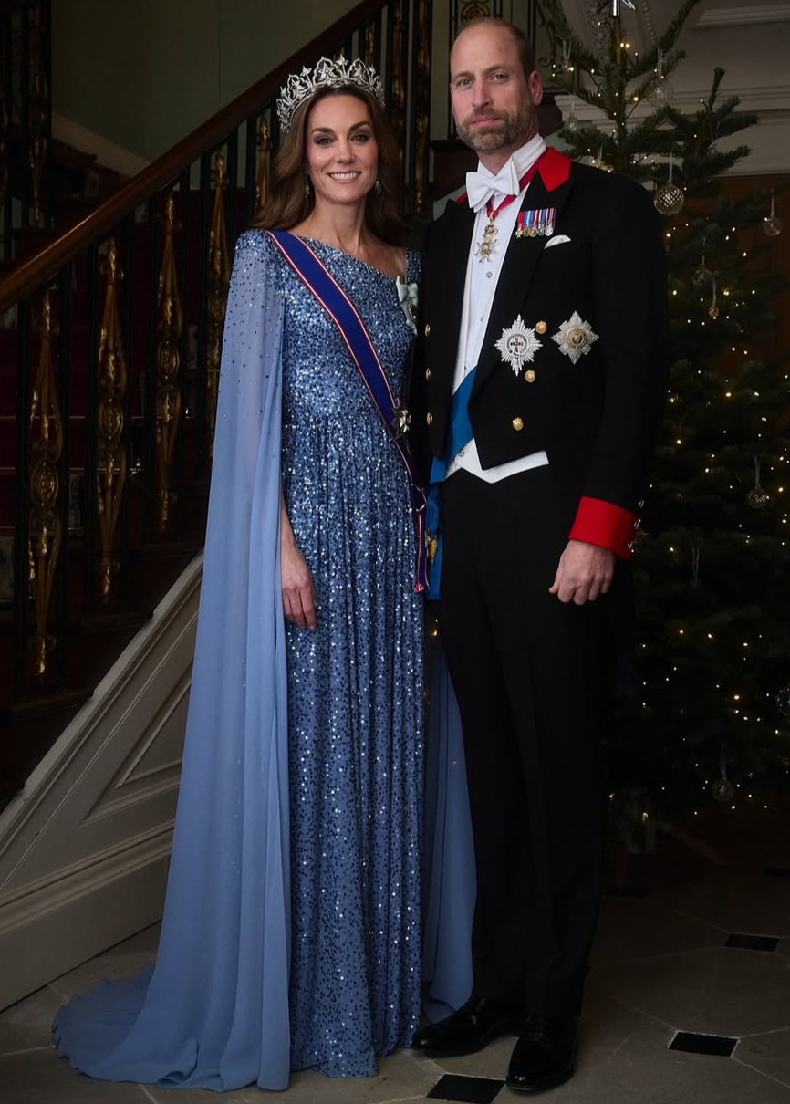 Кейт Міддлтон попозувала у блискучій блакитній сукні разом із принцом Вільямом