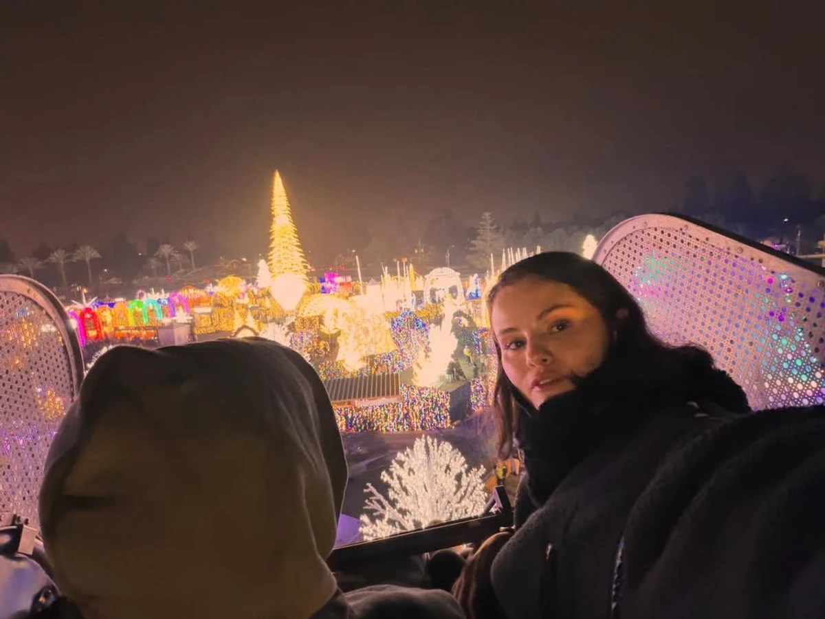 Селена Гомес показала різдвяні розваги з чоловіком на атракціонах