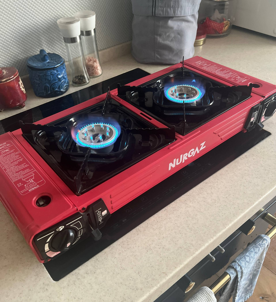 Олена Кравець показала, як переживає відключення світла в Києві