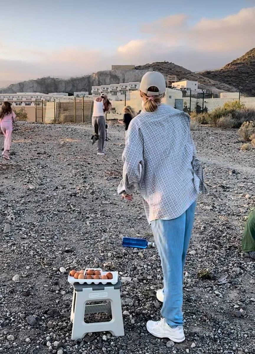 Камінська обкидала дітей яйцями