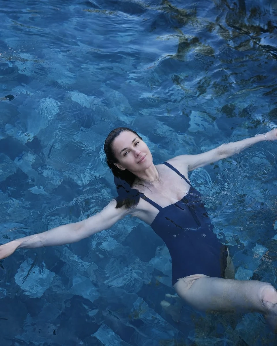 Маша Єфросиніна позує в купальнику