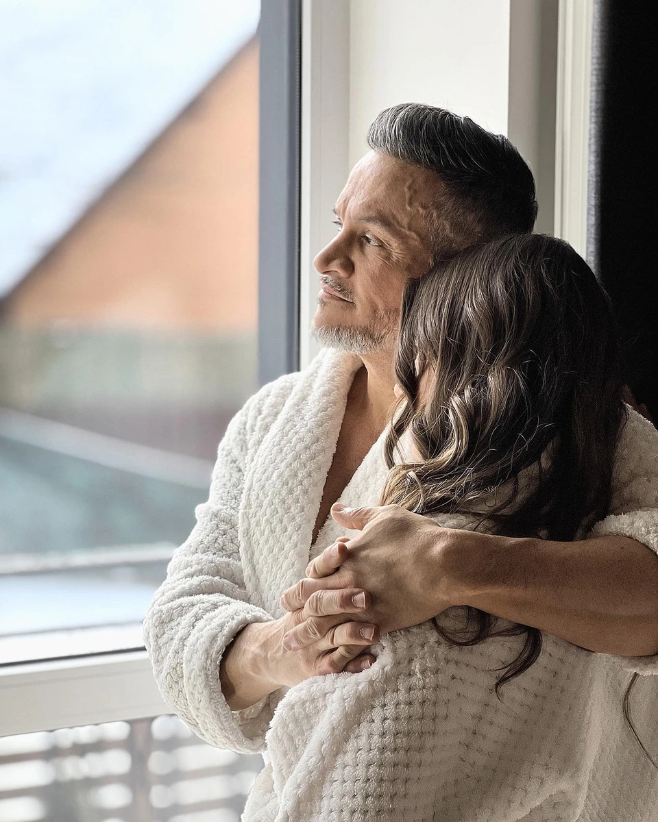 Ектор Хіменес-Браво з дівчиною