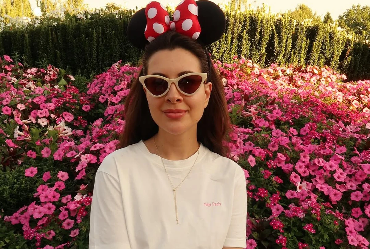 Раміна показала фото з Парижу