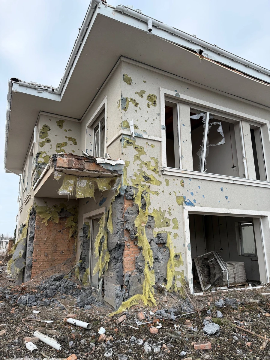 Будинок Остапчука після обстрілу