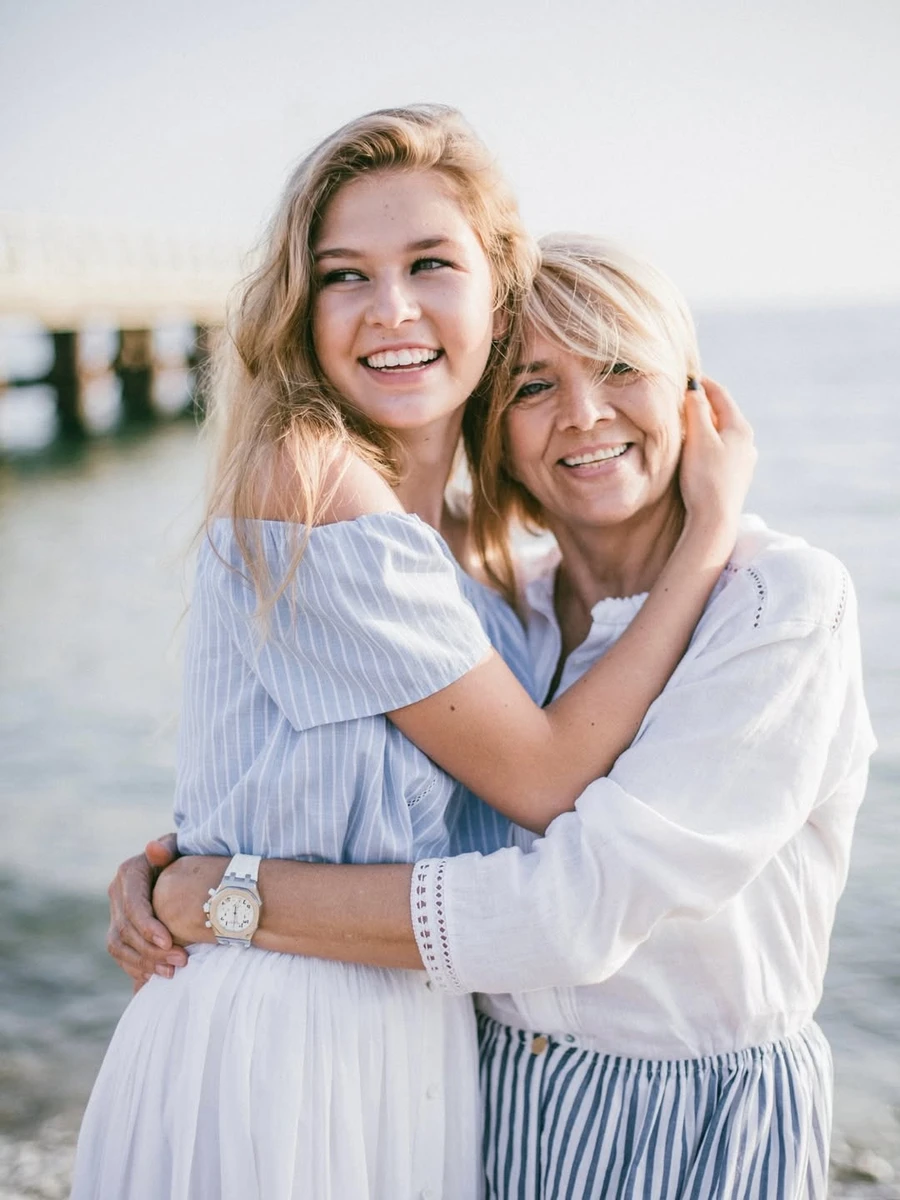 Віра Брежнєва показала дочку і маму