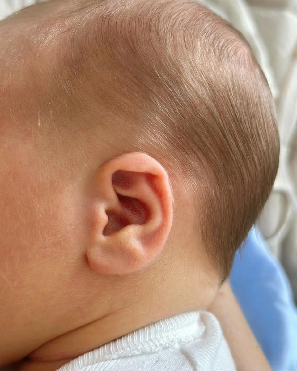 Обличчя доньки Валерія не показала, як не показує і личко свого 2-річного первістка Тимура 