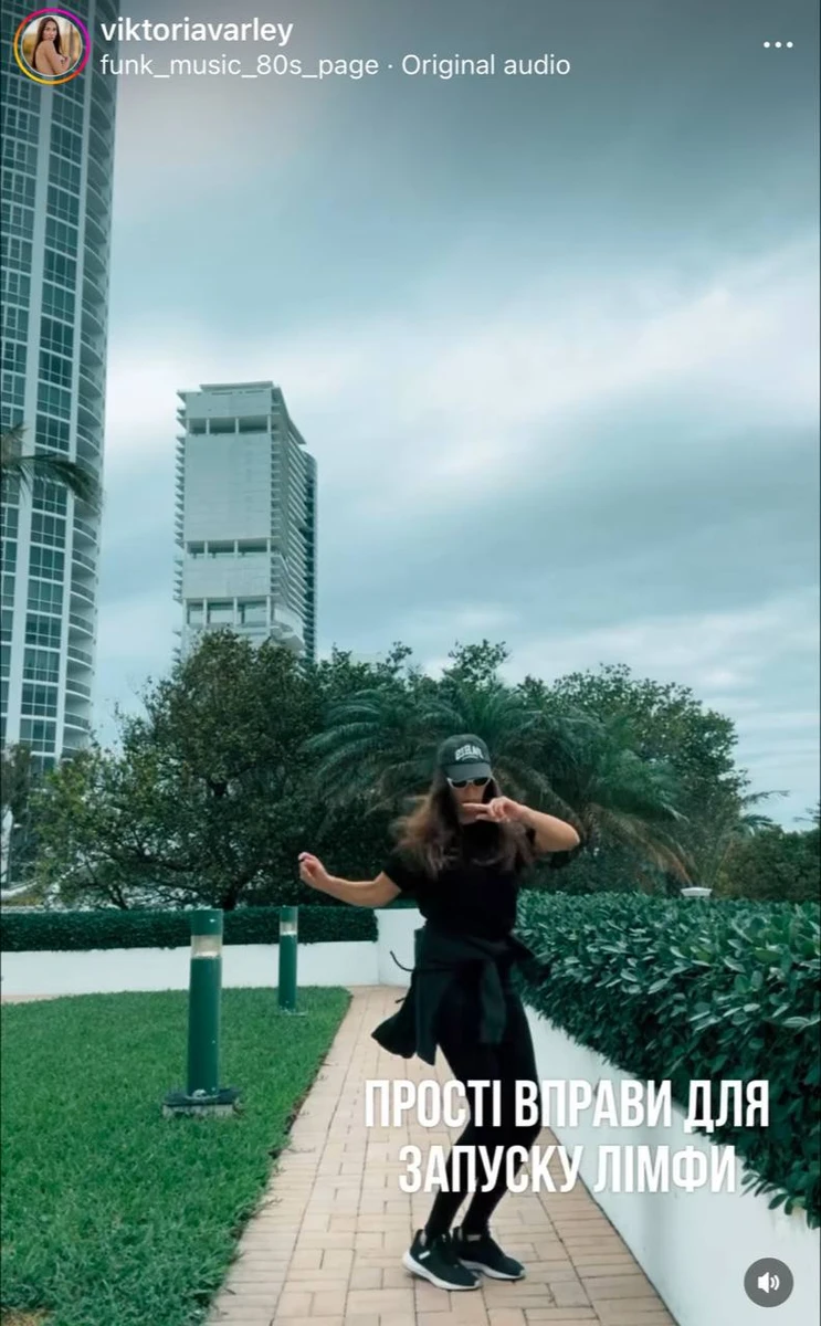 Стрибки. Оберіть які вам подобаються більше, і робіть по 50-60 стрибків, - показала Вікторія другу вправу