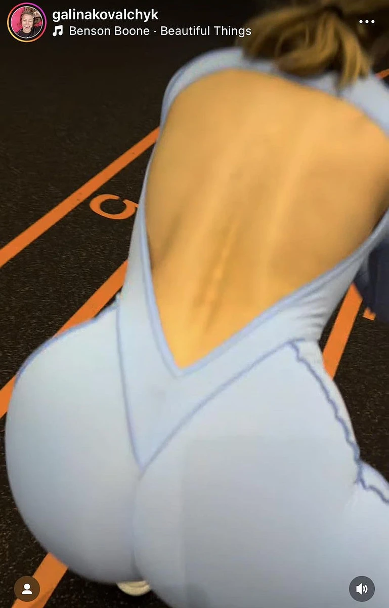 Тренерка знає найвигідніші ракурси своїх підопічних 