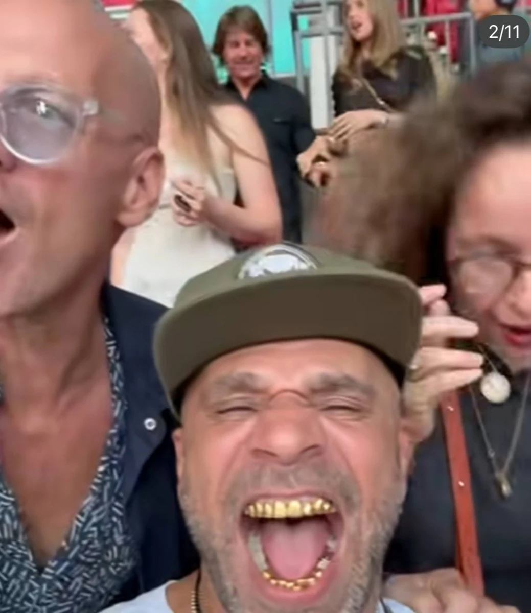 Круз і Армас взялися за руки