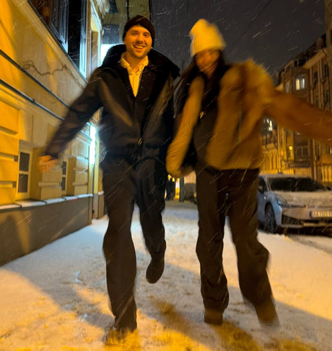 Надя Дорофєєва весело попозувала з коханим під снігом