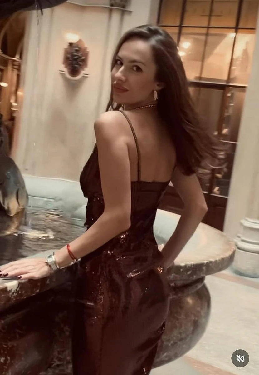 Сукня в Христини - неначе ялинкова прикраса