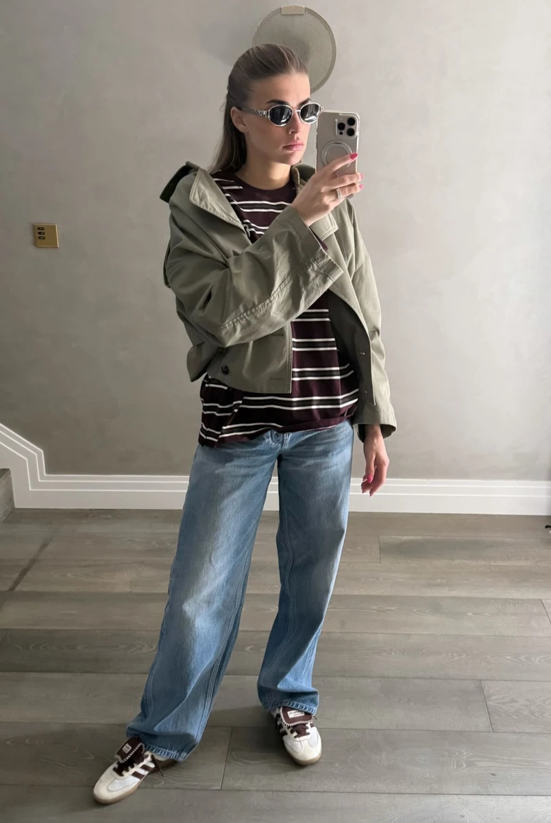 Дружина Зінченка у стильному образі позувала перед дзеркалом