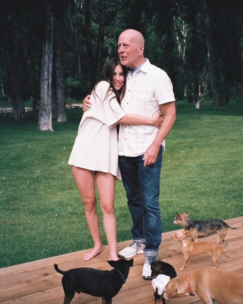 Брюс Вілліс сфотографувався в обіймах доньки