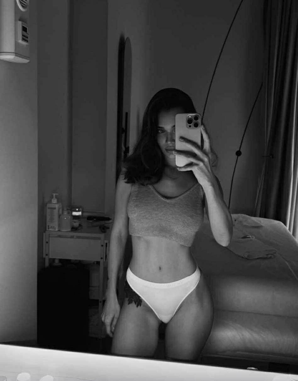 Саша Бо заселфилася в спідньому