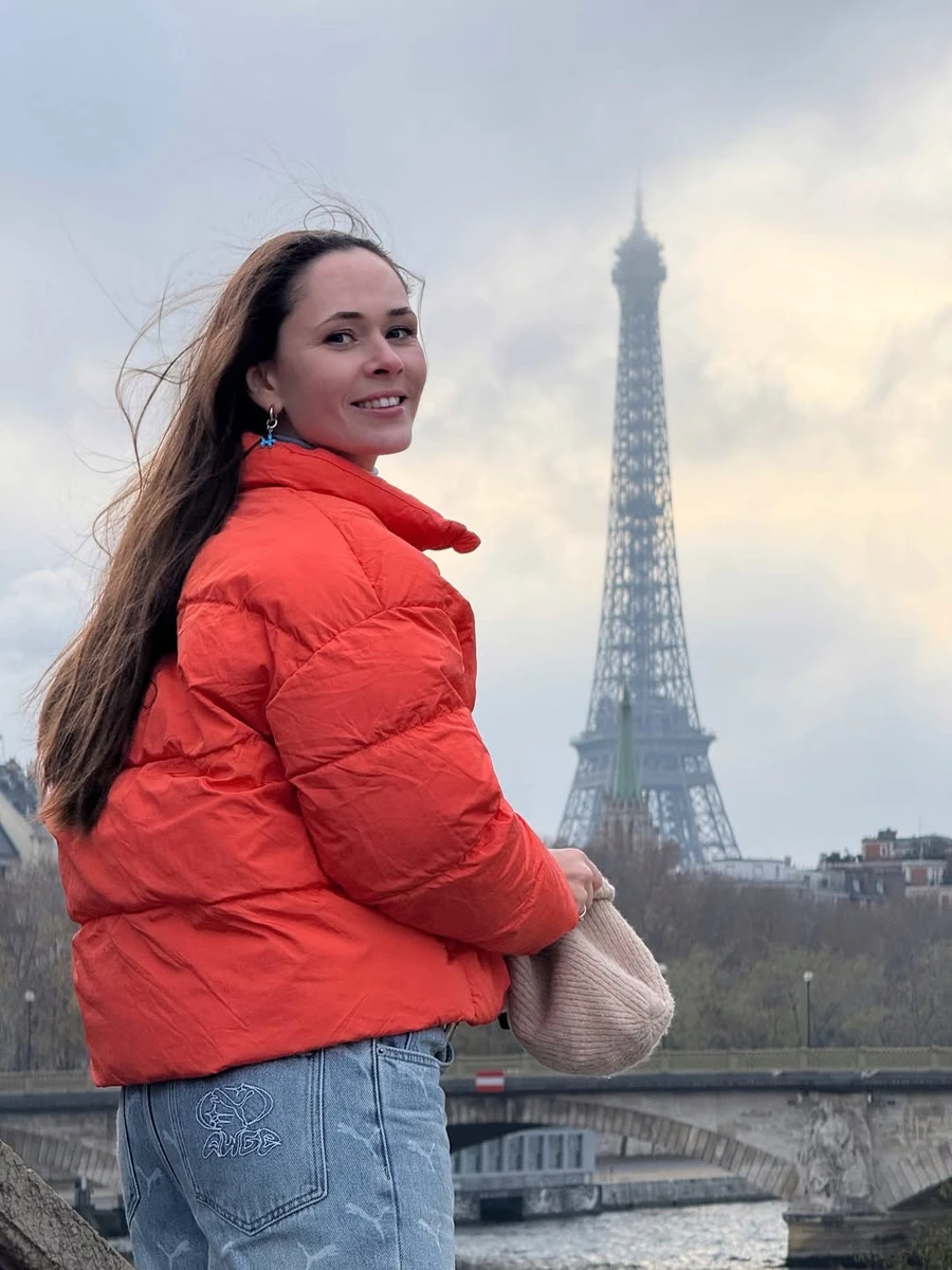 Юлія Саніна показала останній місяць осені у Парижі