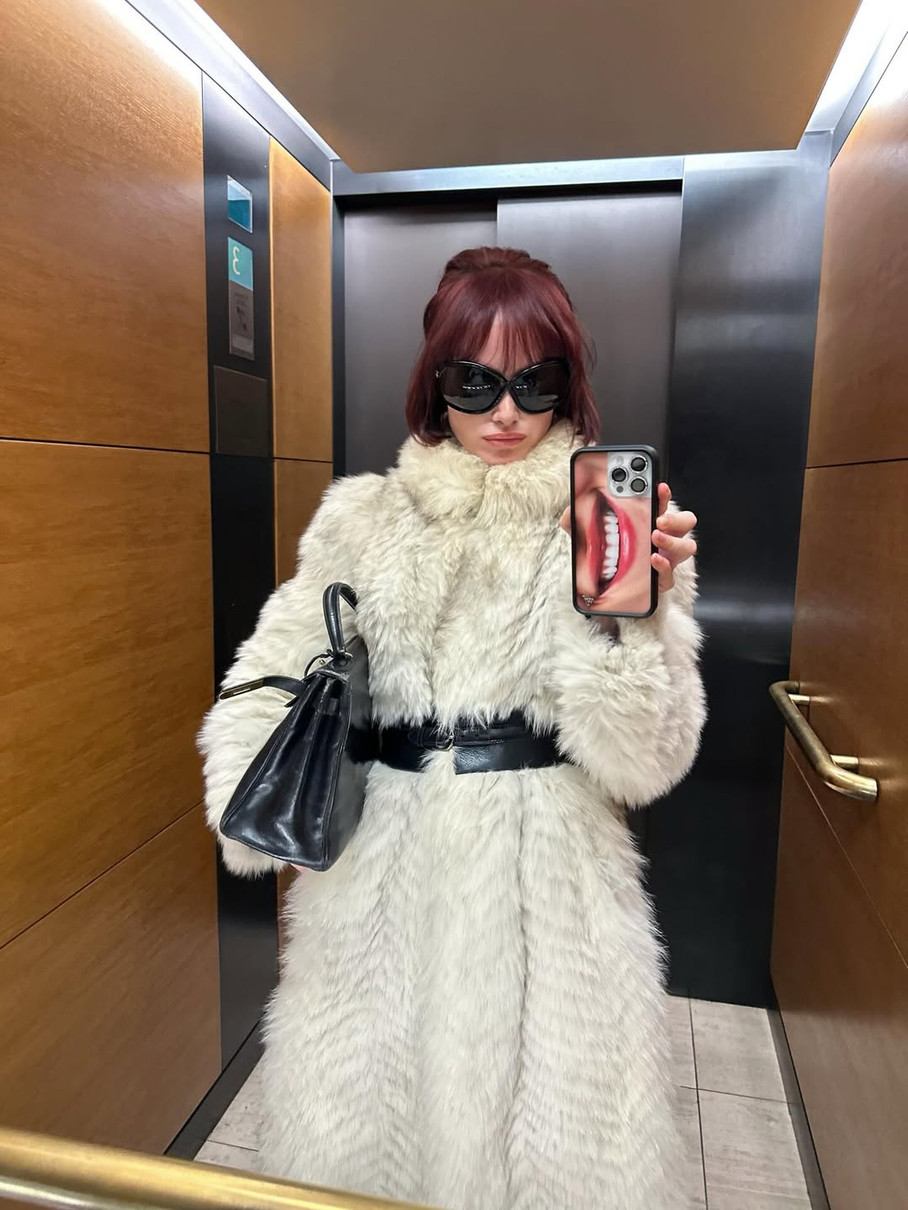 Образ із шубою та ременем