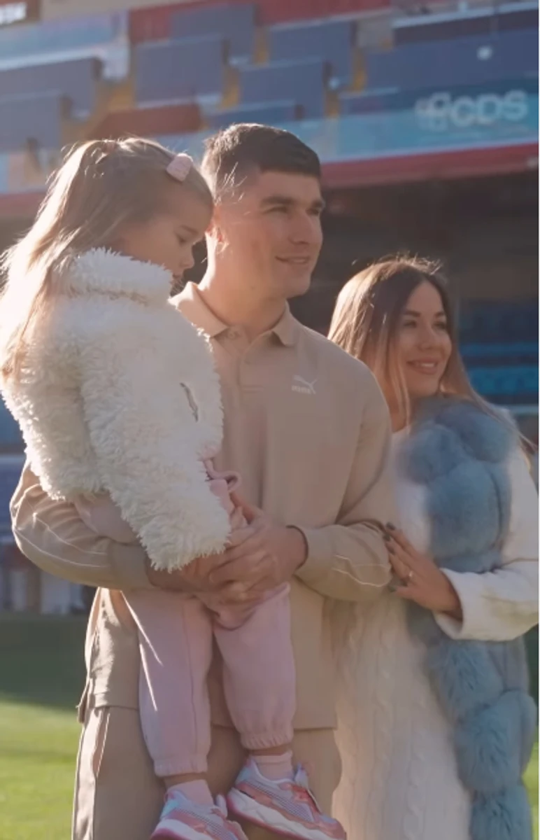 Футболіст Маліновський назвав стать другої дитини