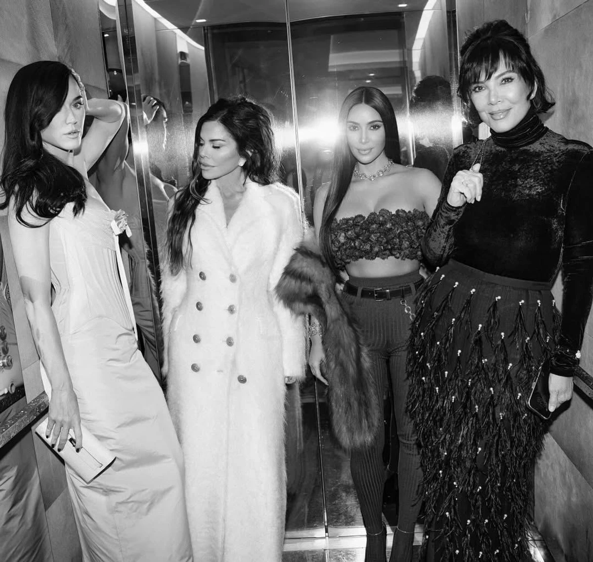 Наречена Безоса влаштувала вечірку