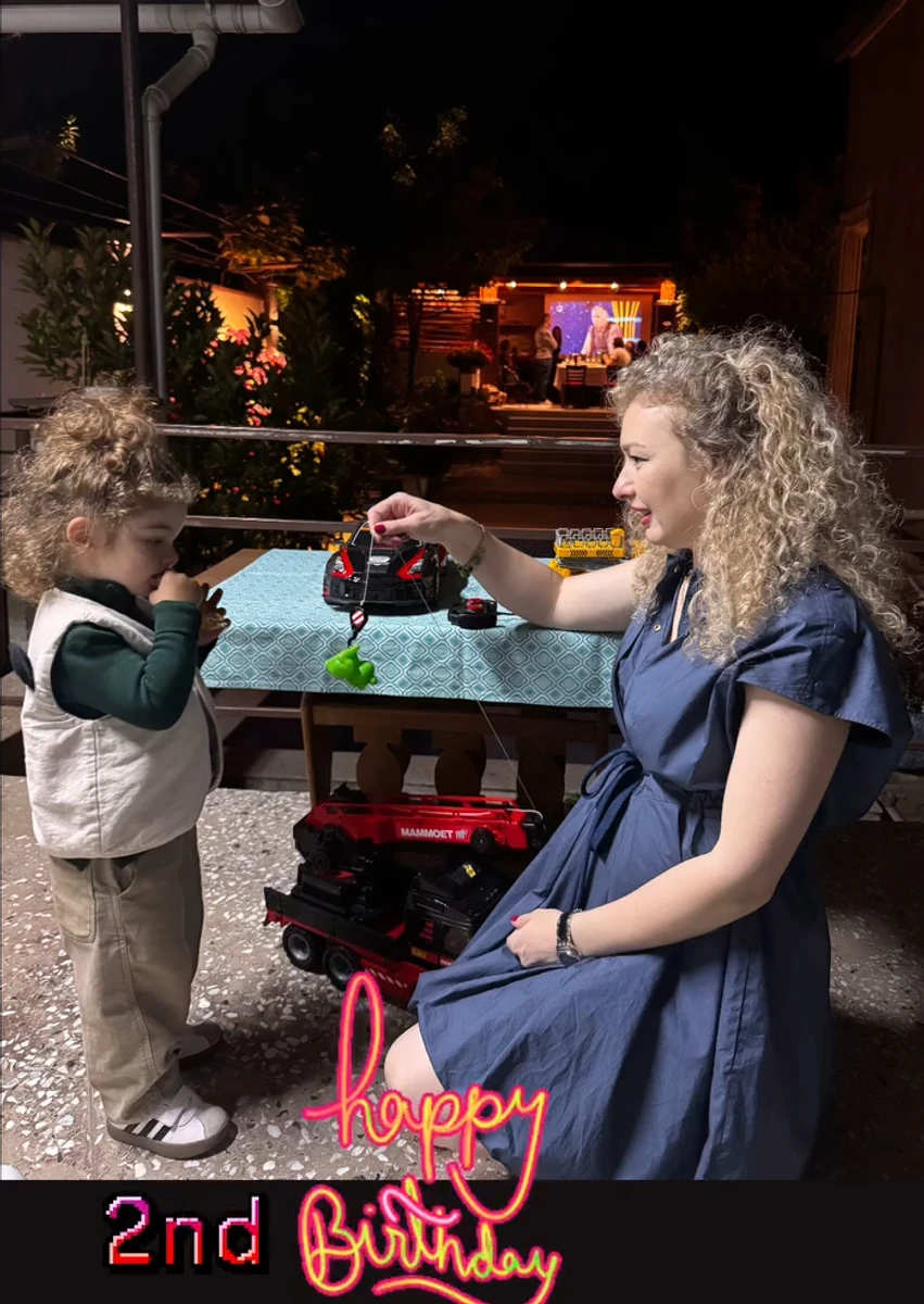 Син Іраклі Макацарії попозував із бабусею