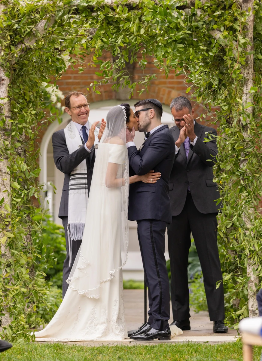 Поцілунок Сороса і коханої