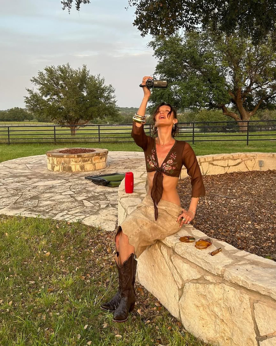 Белла Хадід позує у бохо образі