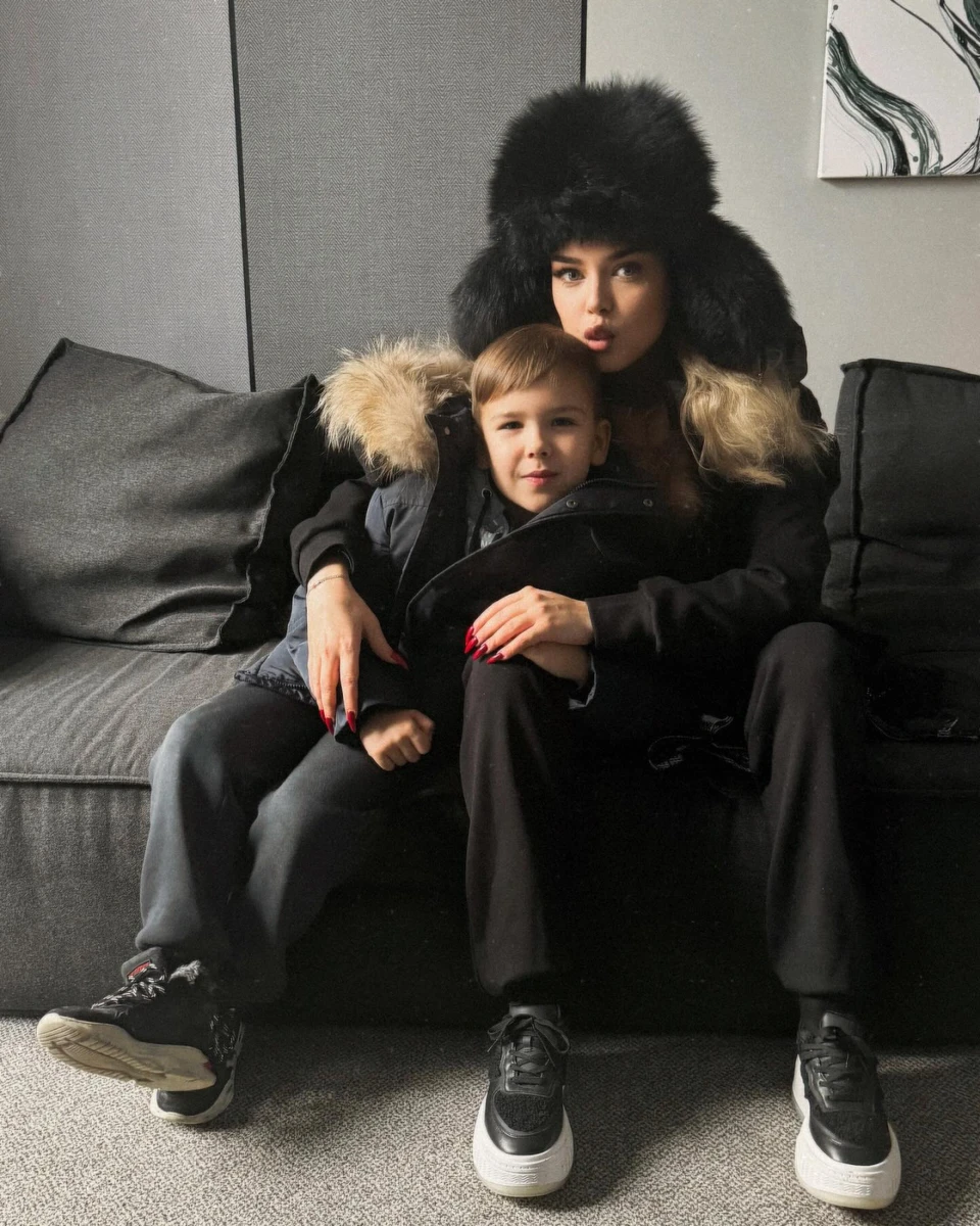 Аліна мило називає брата тренажером по вихованню дітей