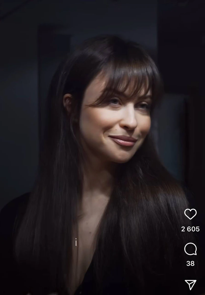 Маремуха з темним волоссям