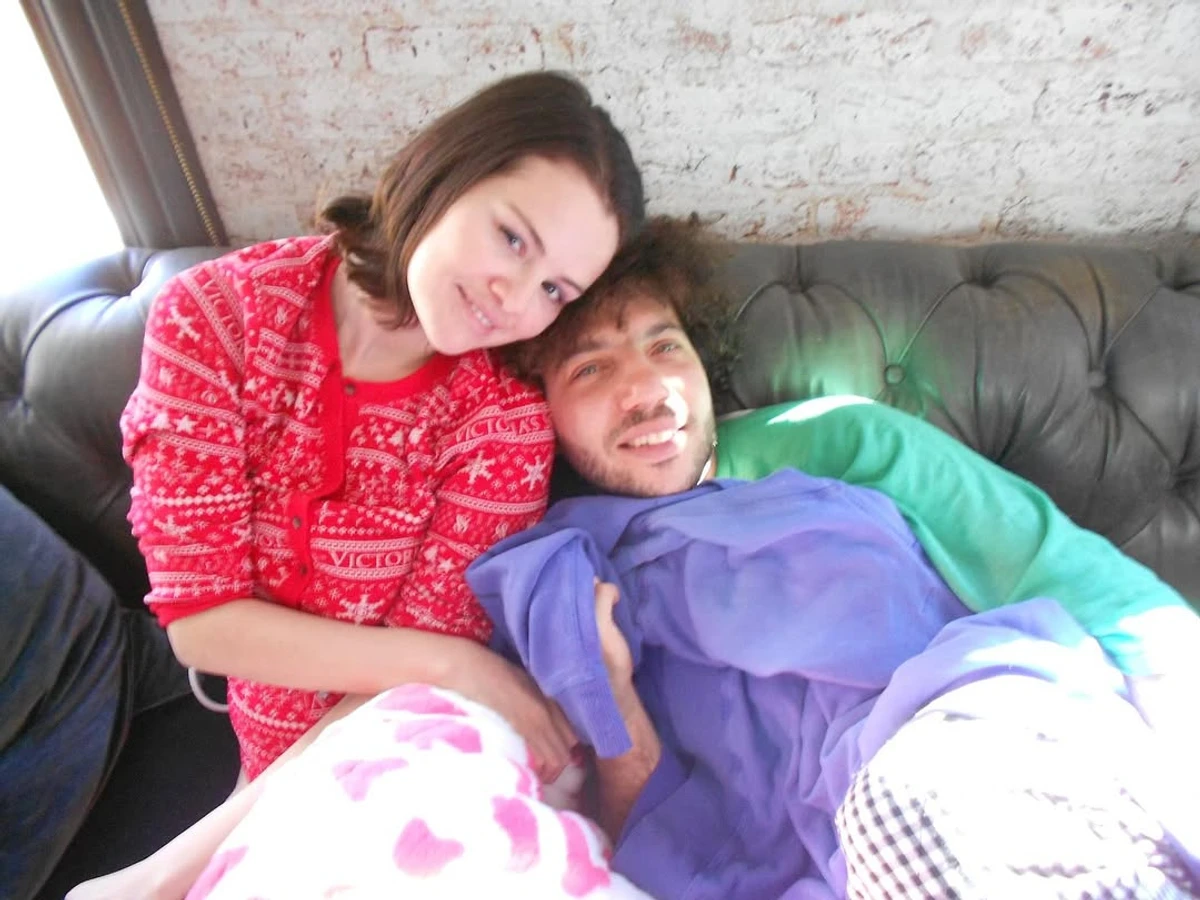 Бені Бланко та Селена Гомес на фото