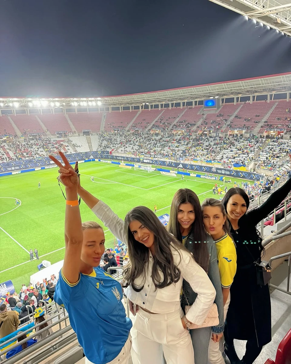 Дружини футболістів подякували їм за перемогу над Бельгією