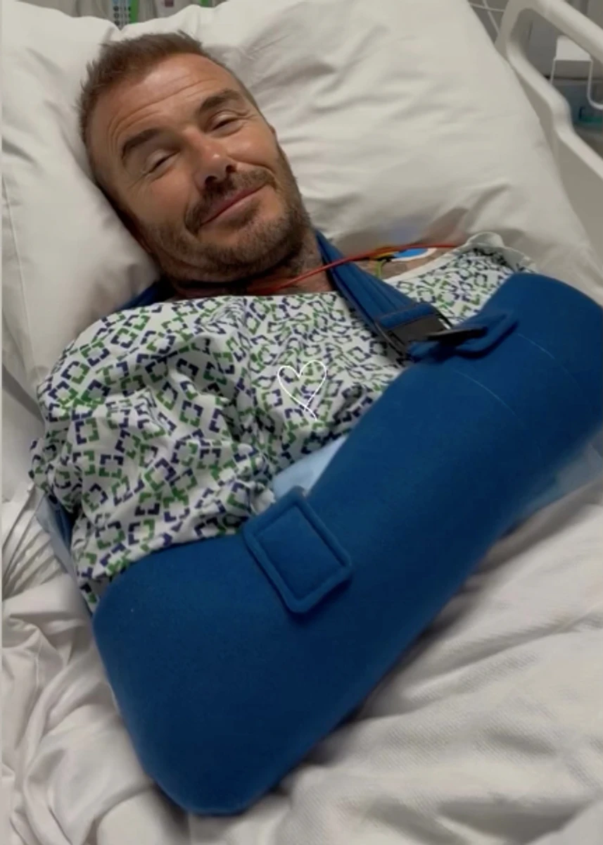 Девід Бекхем показався в лікарні з перев'язаною рукою