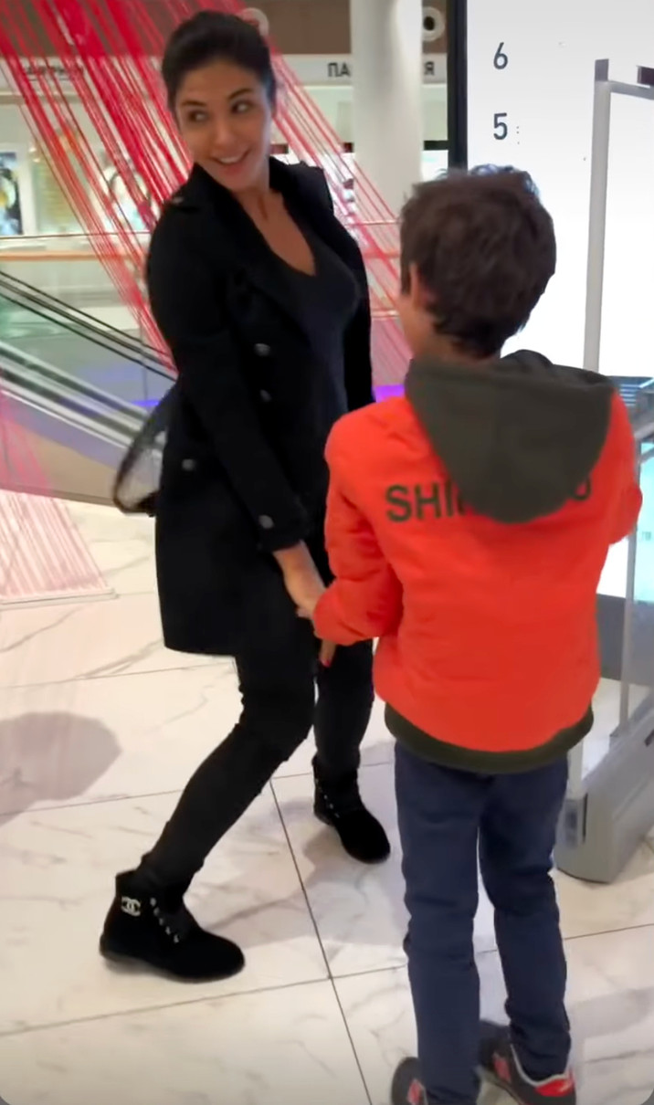 Санти Дімопулос показала танці з сином на його 17-річчя