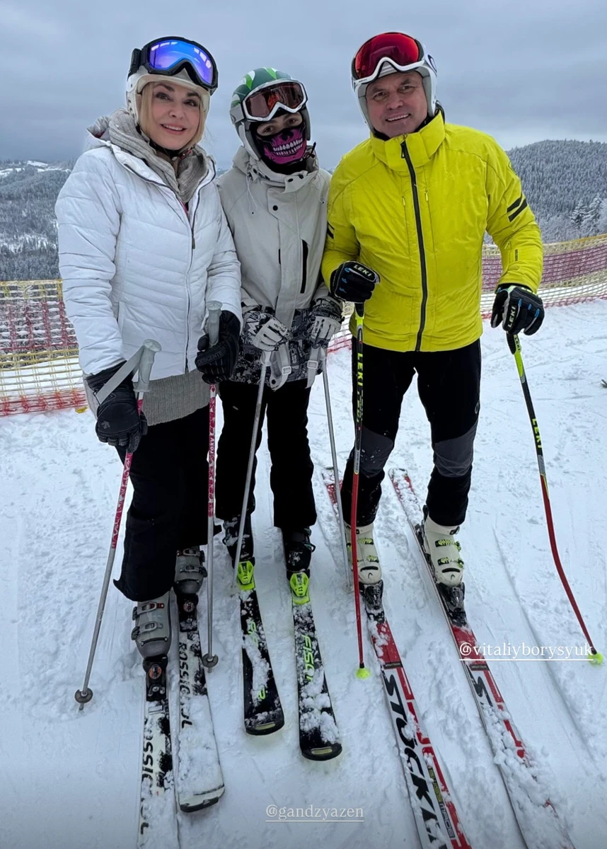 Ольга Сумська з чоловіком і дочкою показала розваги в Карпатах