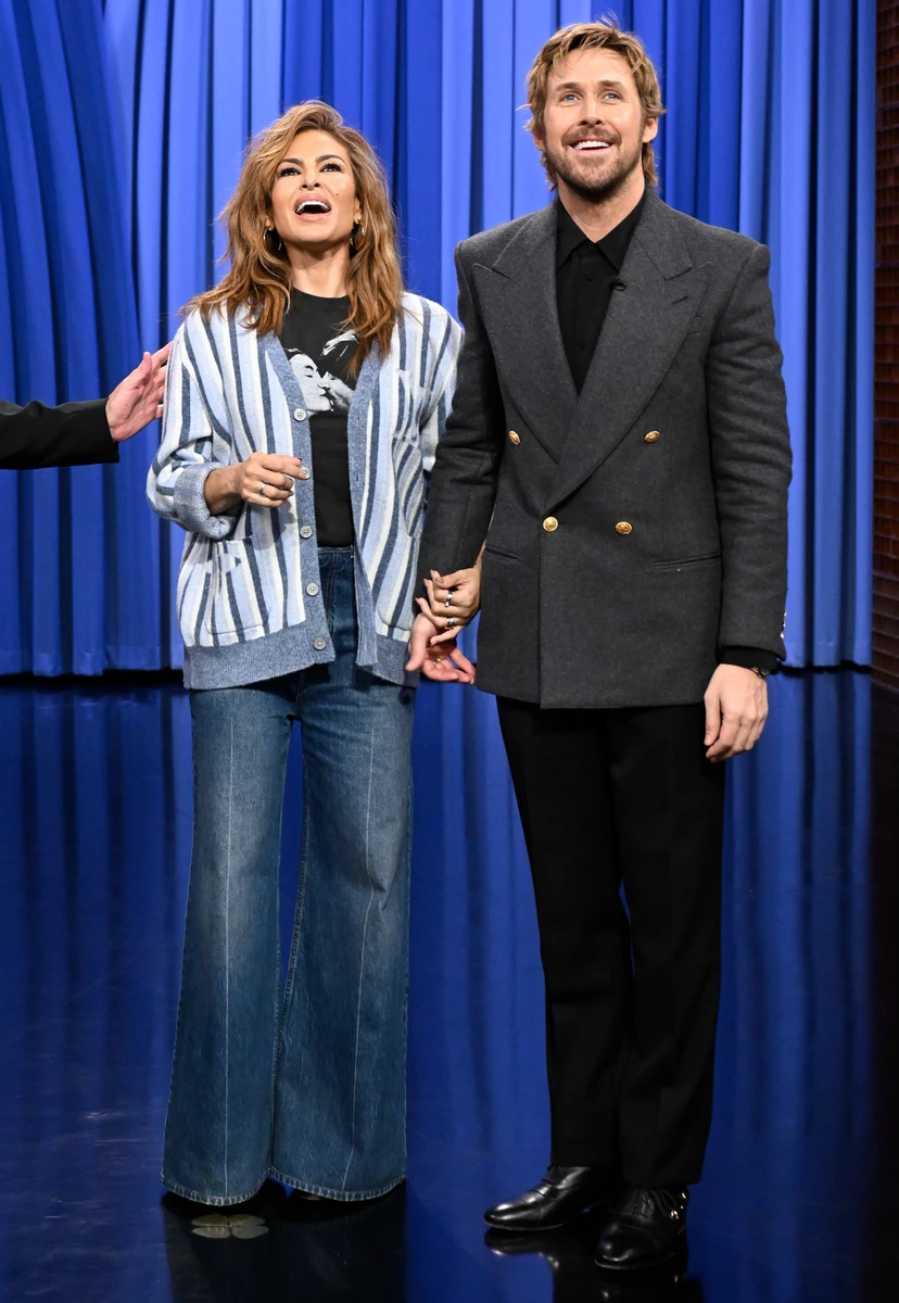 Раян Гослінг та Єва Мендес потрималися за руку на публіці