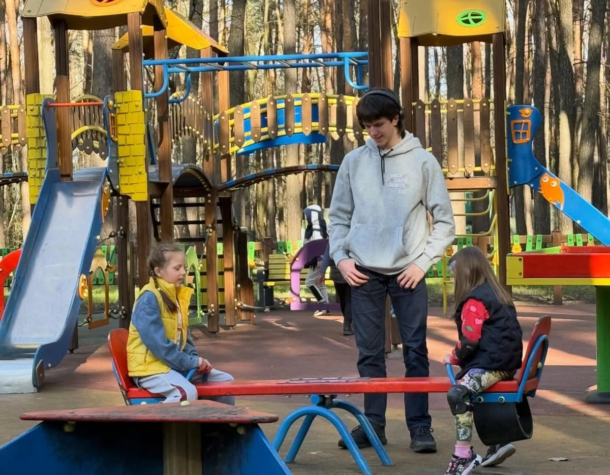 Сергій Притула замилував фото сина та дочок у парку