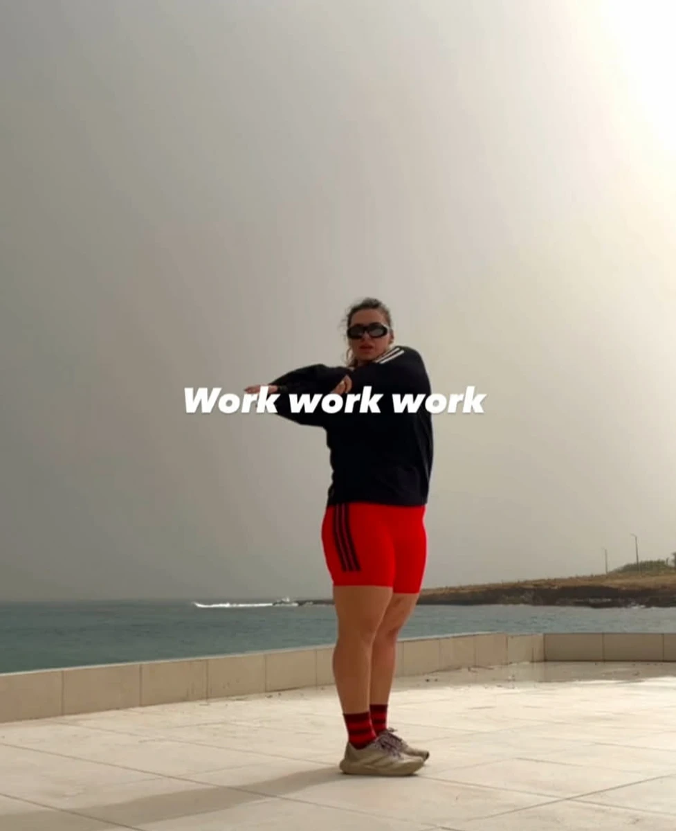 Олександра Заріцька показала, як робить розтяжку